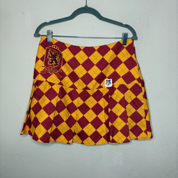 Harry Potter Gryffindor Skirt Size Large - Picture 1 of 9